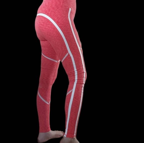 ALO Yoga Continuity Leggings . - Picture 7 of 16
